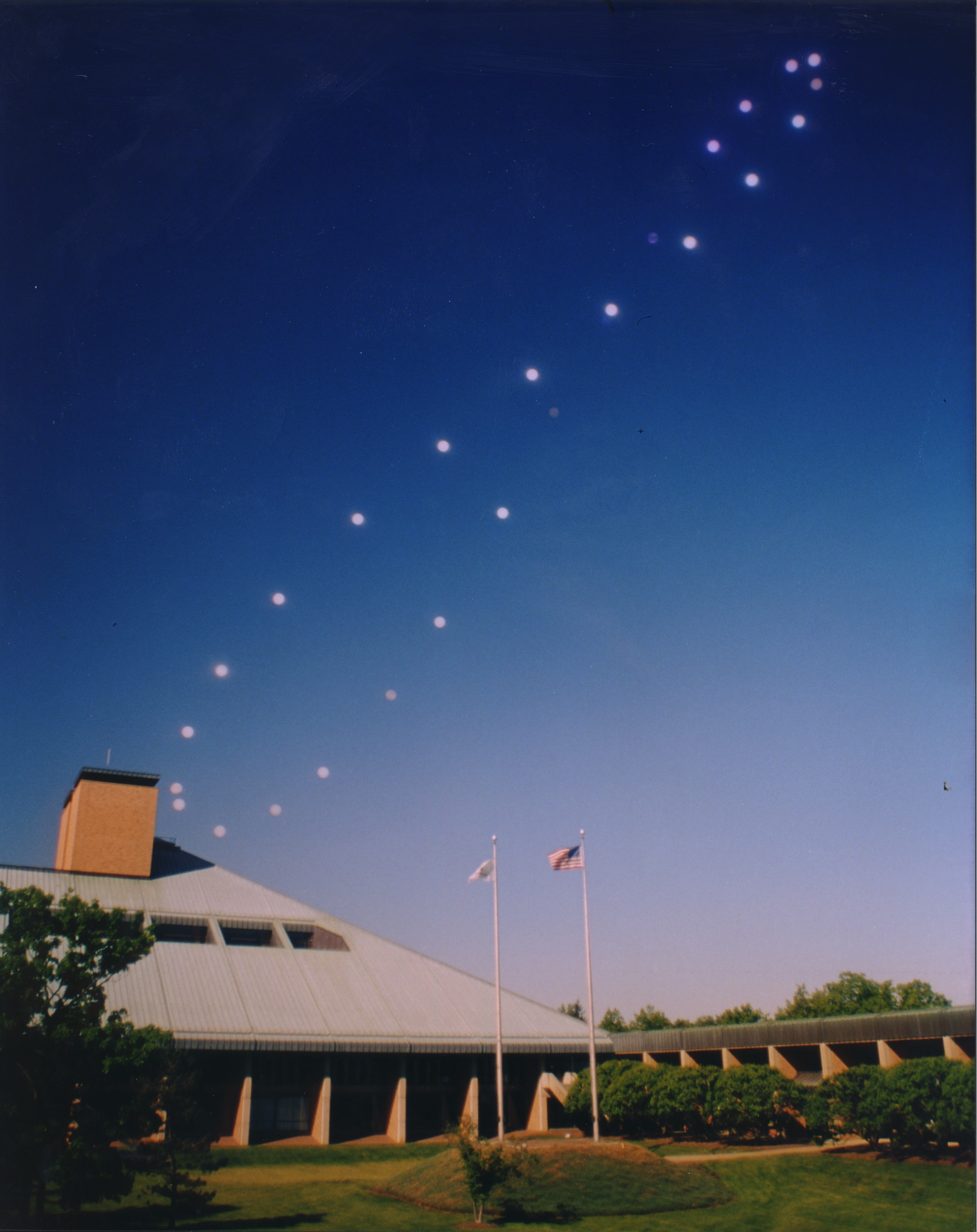 Analemma photo taken from 1998 to 1999 from Bell Laboratories, Murray Hill.