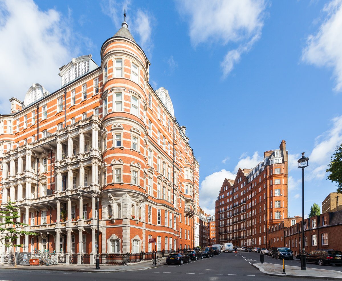 Private Student Accommodation South Kensington — Student Luxe Apartments License details Creator: Diego Delso Copyright: CC-BY-SA 3.0