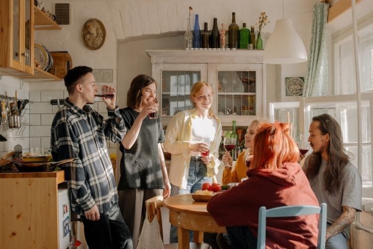Three Things You Need to Be Aware of If You Live With Roommates
